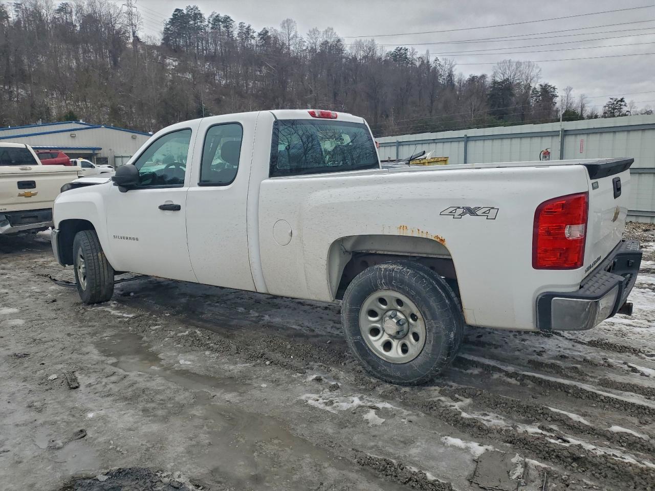2013 CHEVROLET SILVERADO K1500 photo 2