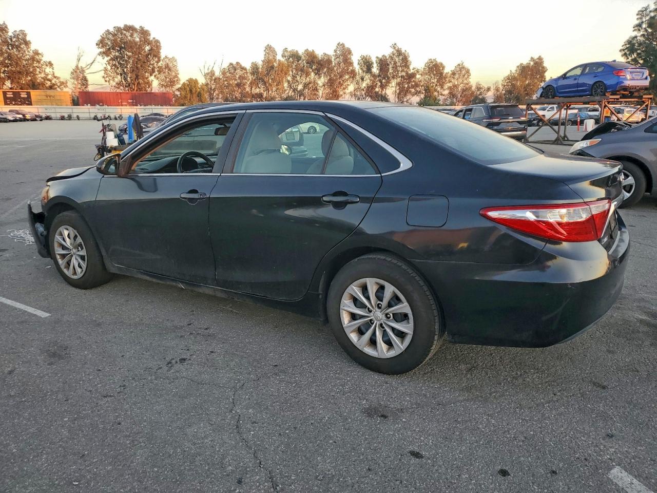 2016 TOYOTA CAMRY LE photo 2