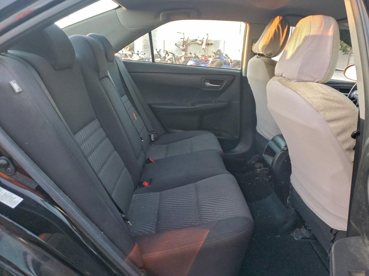 2016 TOYOTA CAMRY LE photo 10