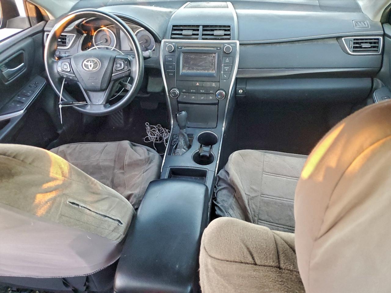 2016 TOYOTA CAMRY LE photo 8