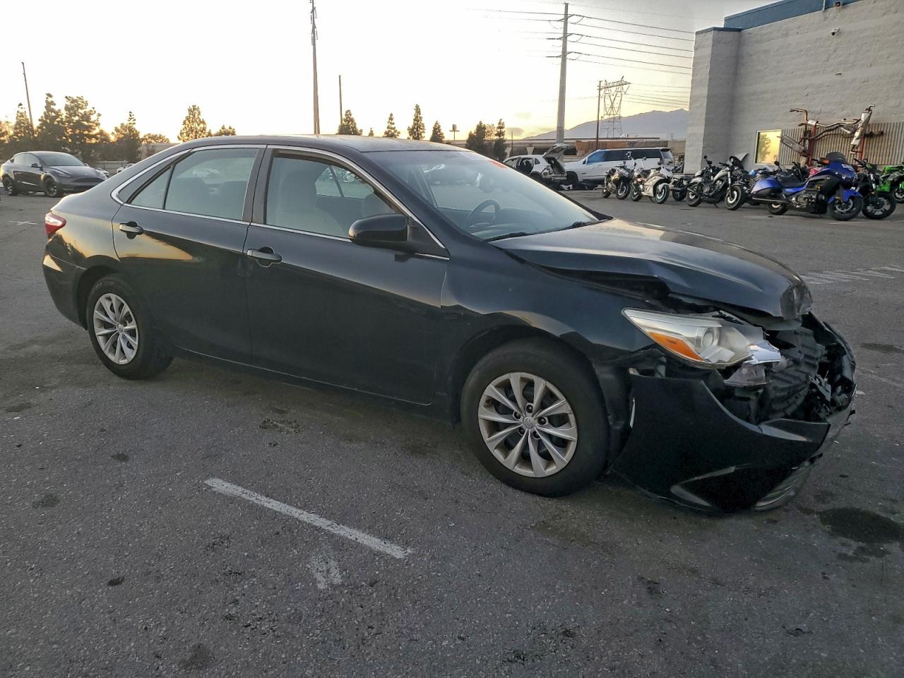 2016 TOYOTA CAMRY LE photo 4