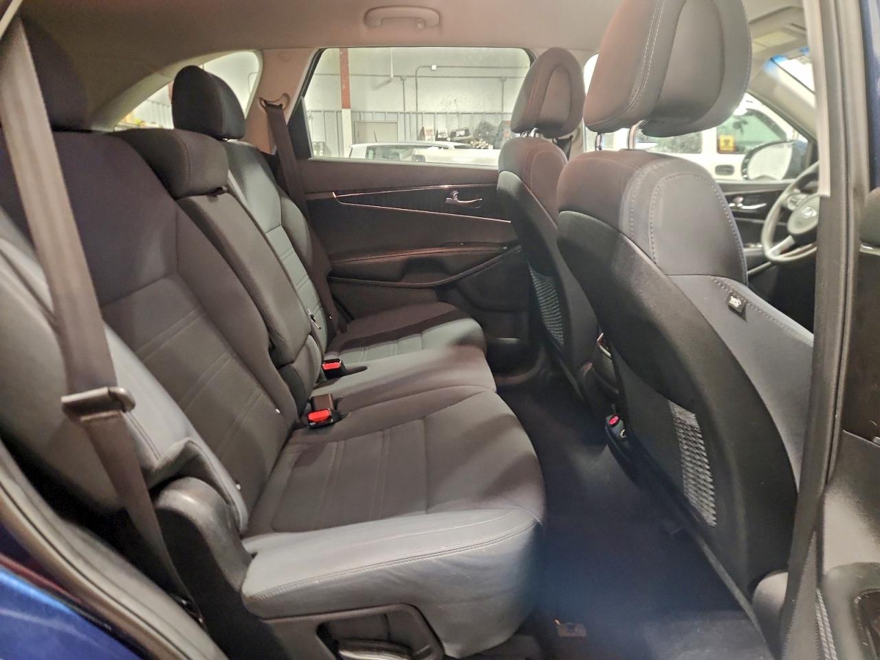 2016 KIA SORENTO LX photo 10