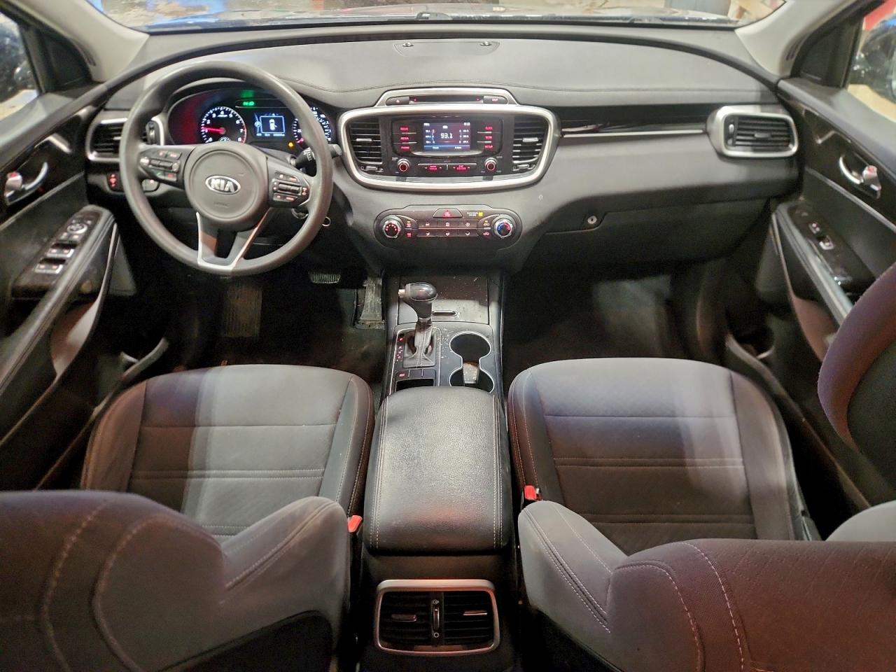 2016 KIA SORENTO LX photo 8