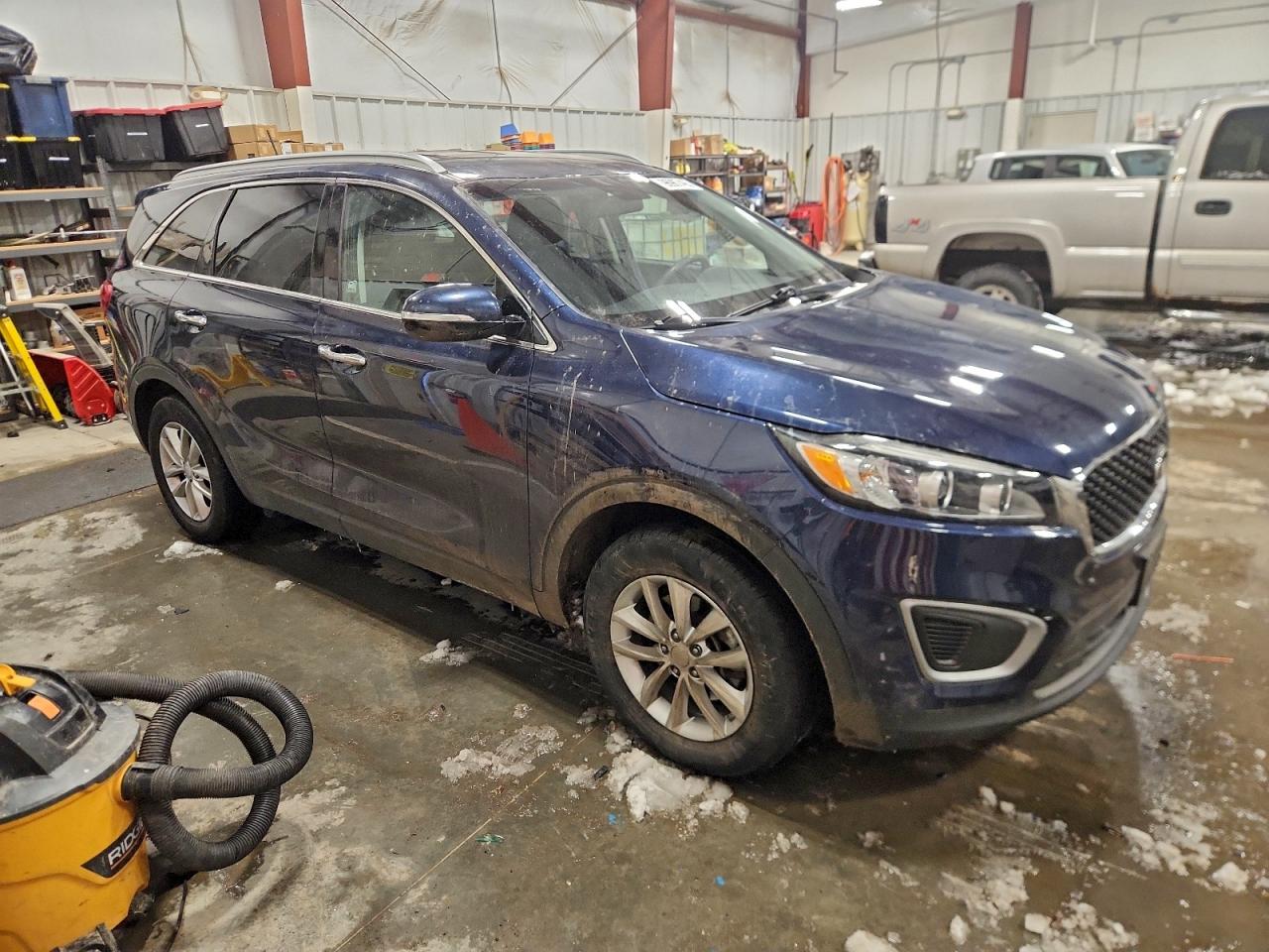 2016 KIA SORENTO LX photo 4