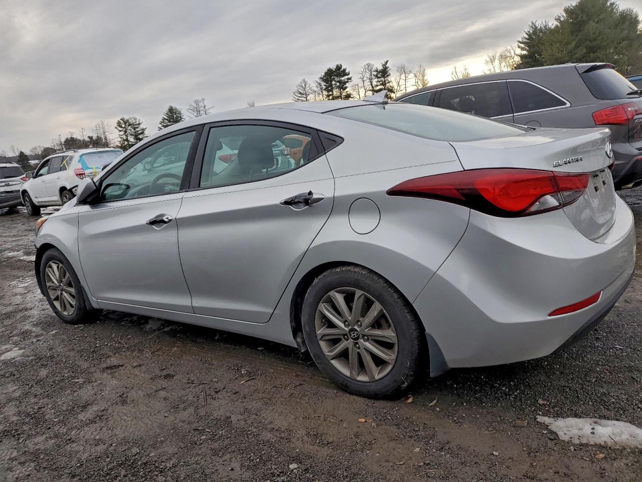 2016 HYUNDAI ELANTRA SE photo 2