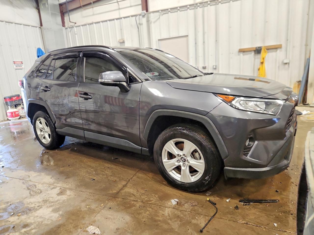 2021 TOYOTA RAV4 XLE photo 7
