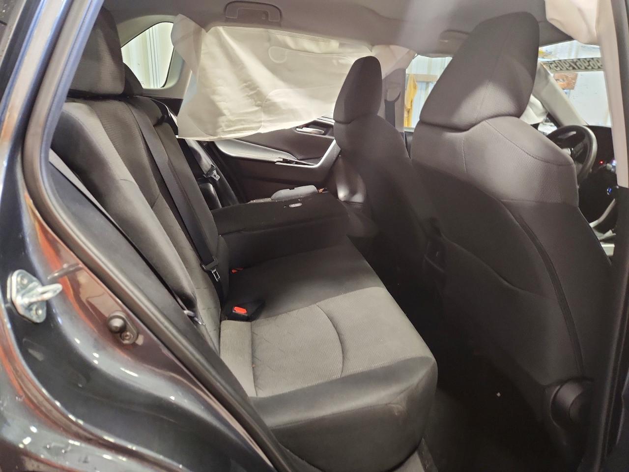 2021 TOYOTA RAV4 XLE photo 19