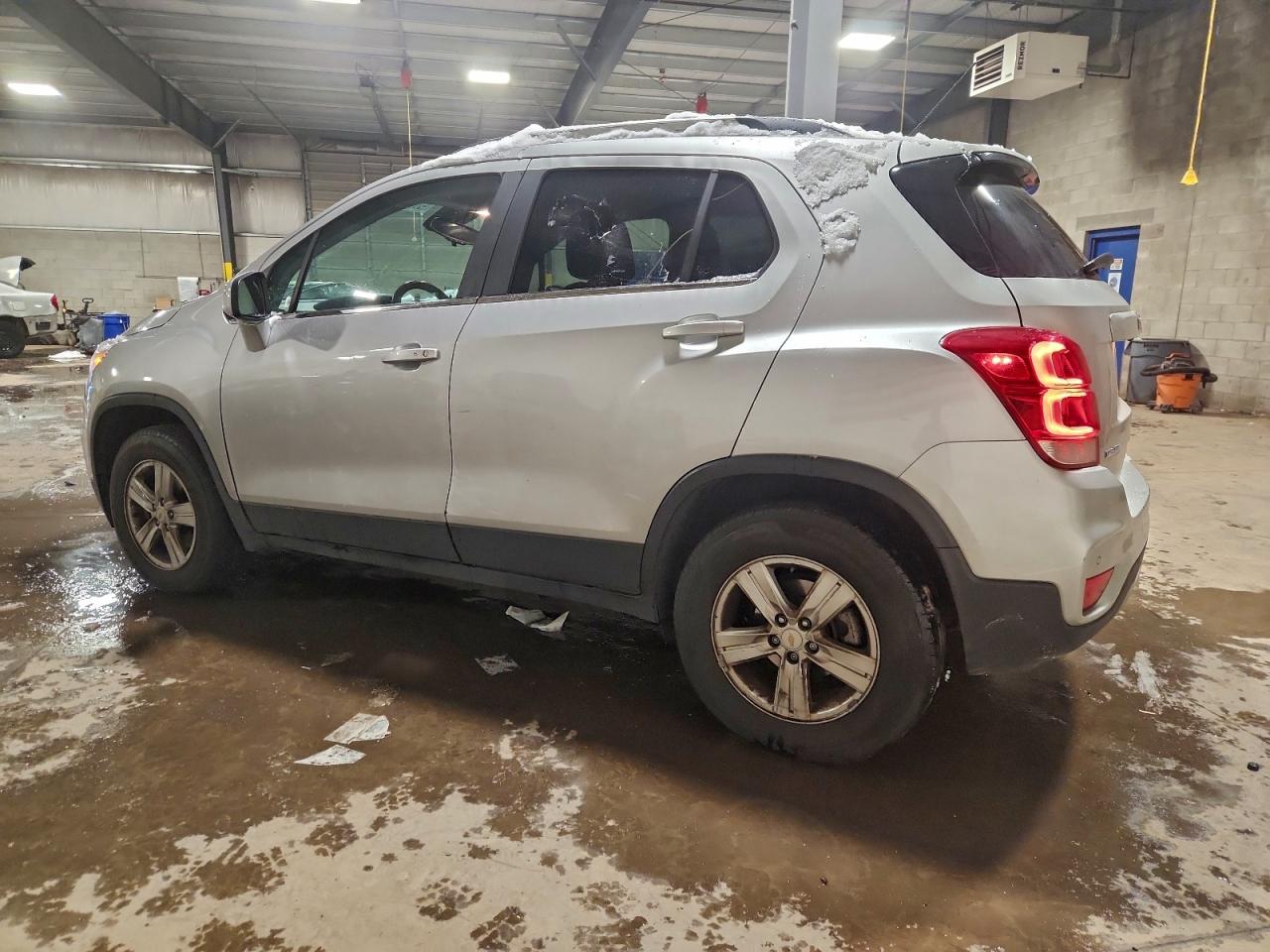 2020 CHEVROLET TRAX 1LT photo 2