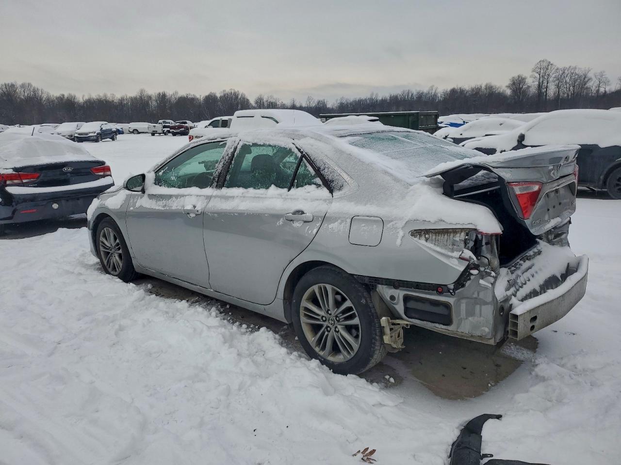 2015 TOYOTA CAMRY LE photo 2