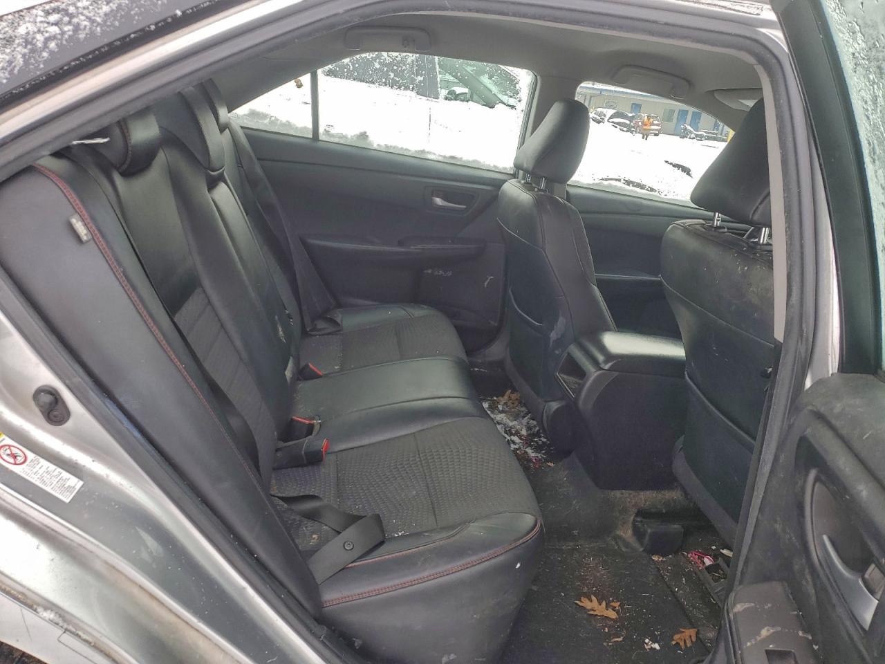 2015 TOYOTA CAMRY LE photo 10