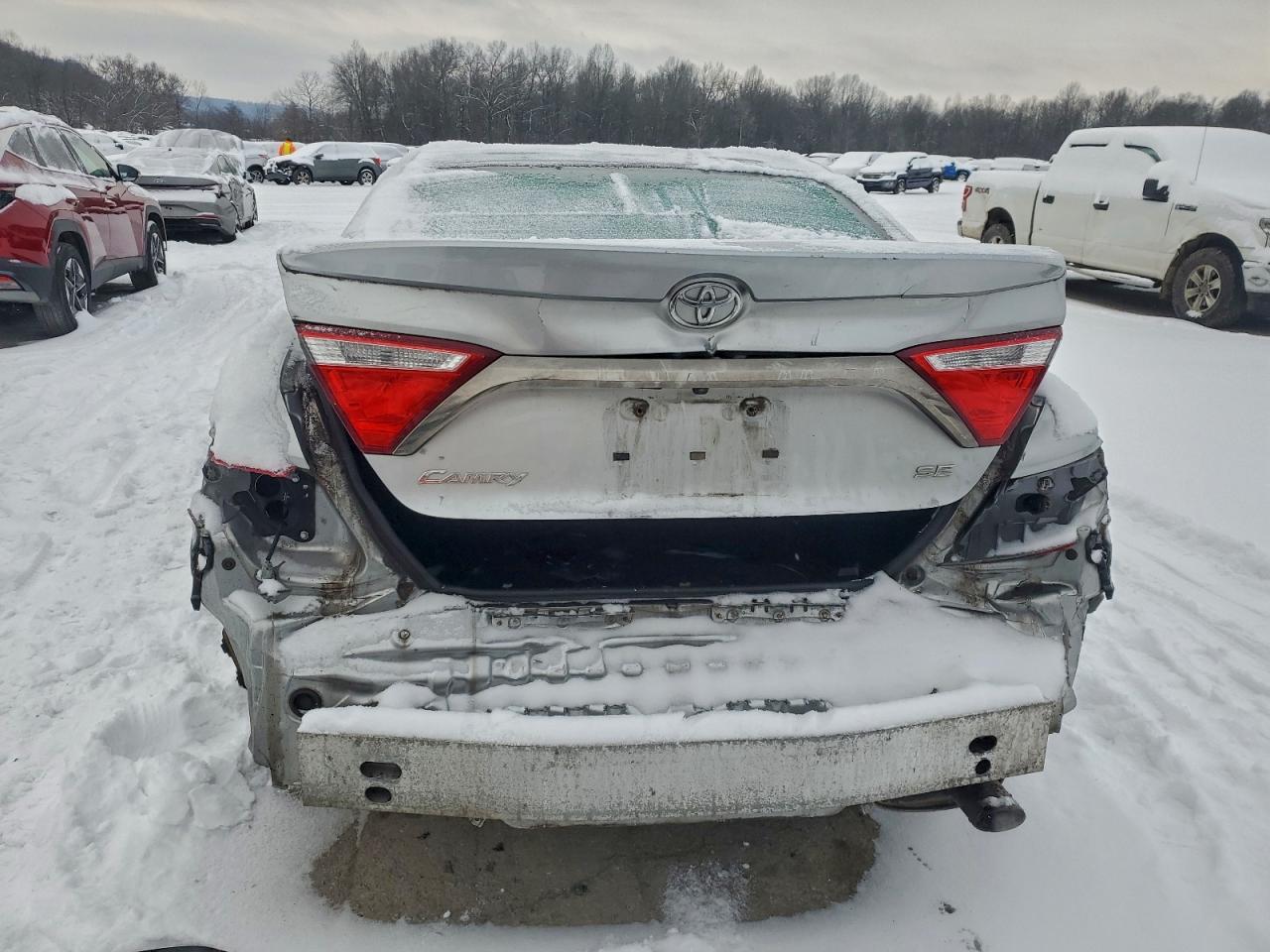 2015 TOYOTA CAMRY LE photo 6