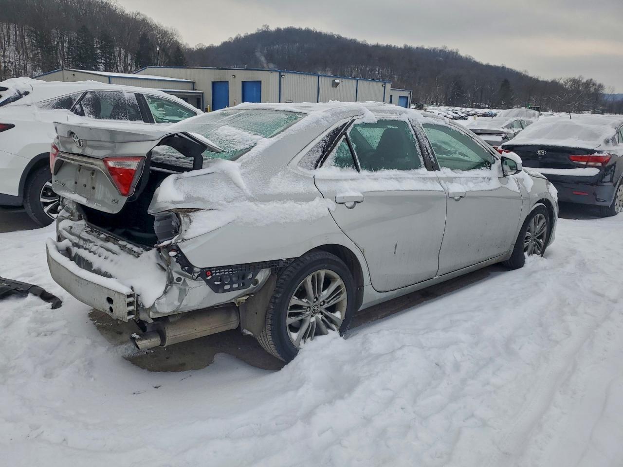 2015 TOYOTA CAMRY LE photo 3