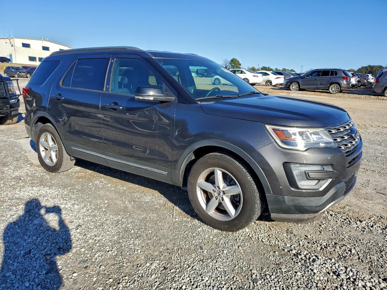 2017 FORD EXPLORER XLT photo 4