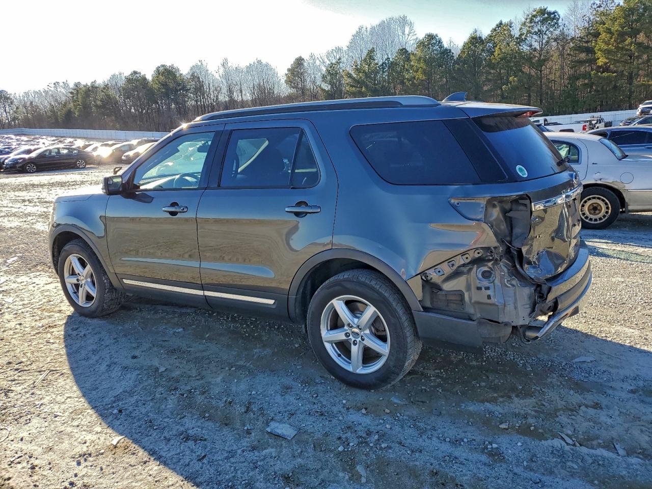 2017 FORD EXPLORER XLT photo 2