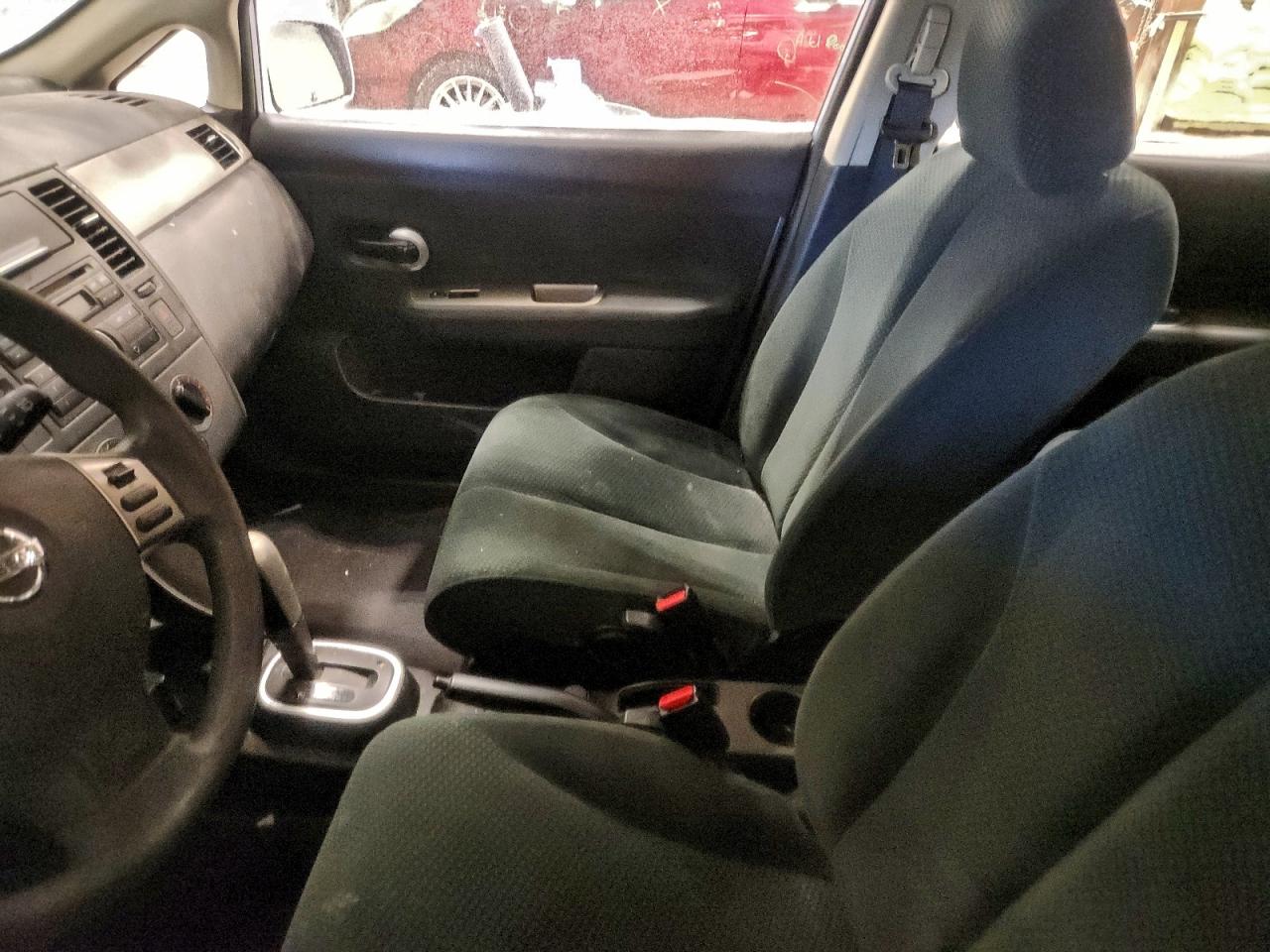 2011 NISSAN VERSA S photo 8