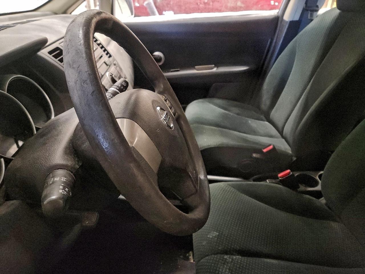 2011 NISSAN VERSA S photo 7
