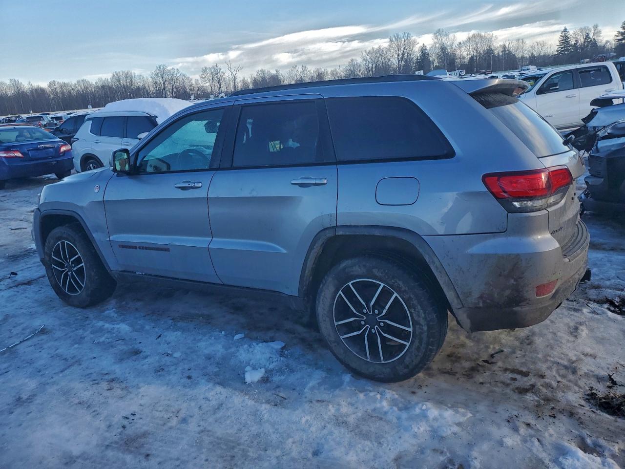 2020 JEEP GRAND CHEROKEE TRAILHAWK photo 2