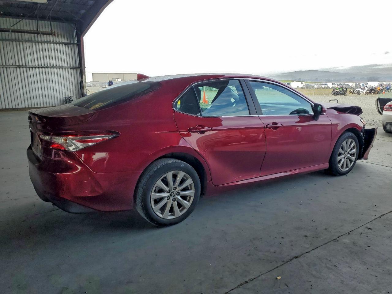 2020 TOYOTA CAMRY LE photo 3