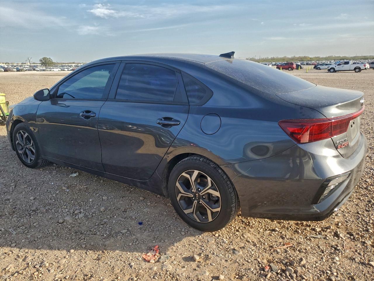 2020 KIA FORTE FE photo 3