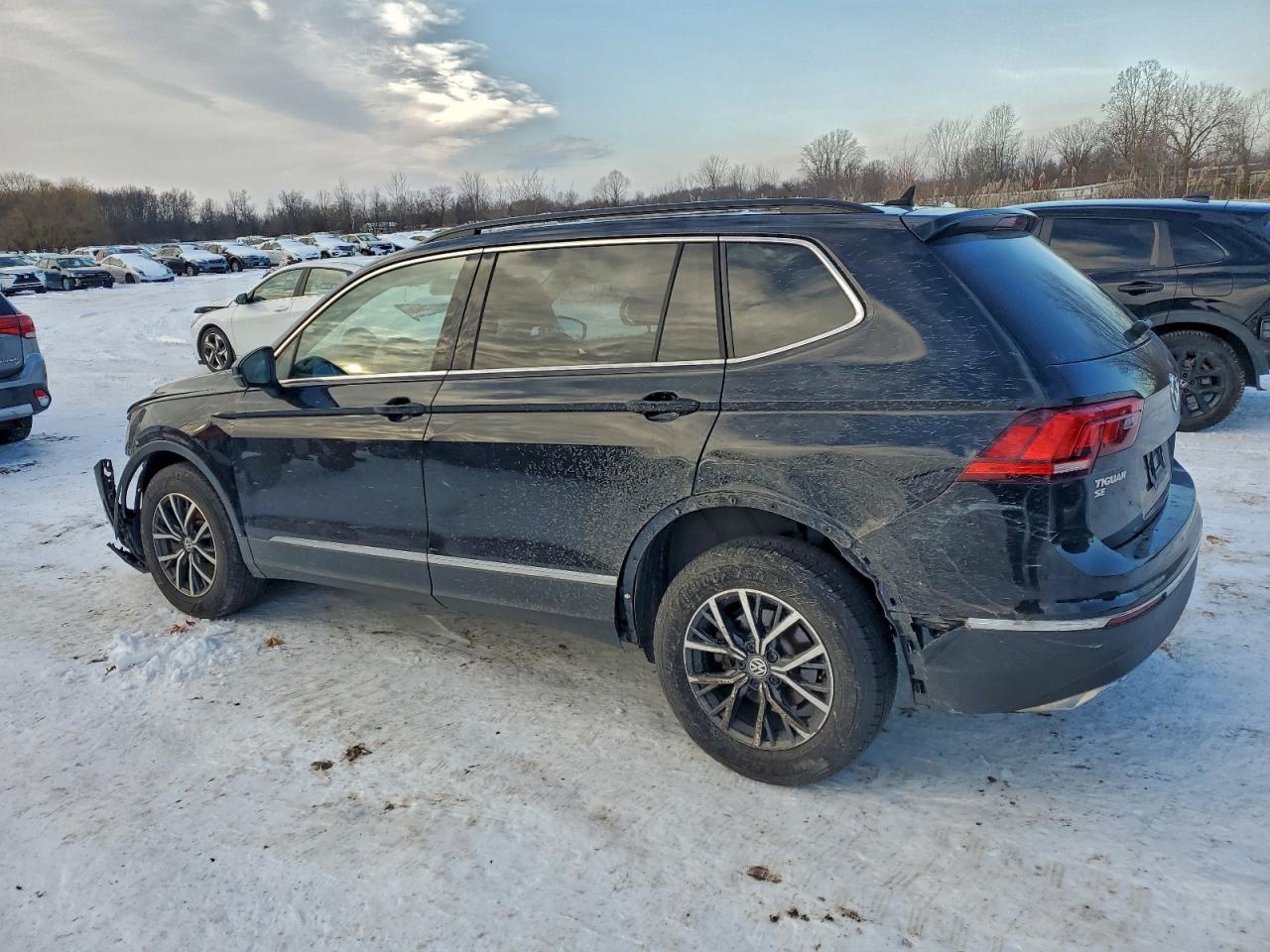 2020 VOLKSWAGEN TIGUAN SE photo 3