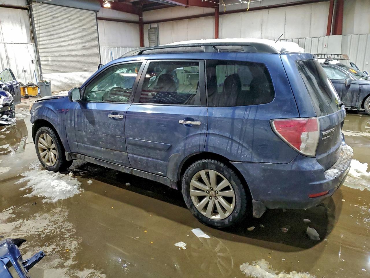2011 SUBARU FORESTER photo 3