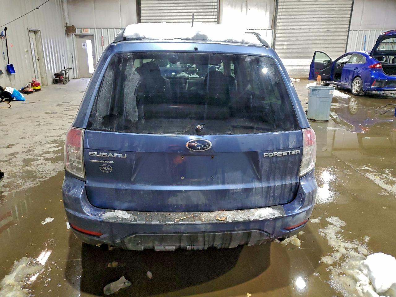 2011 SUBARU FORESTER photo 11