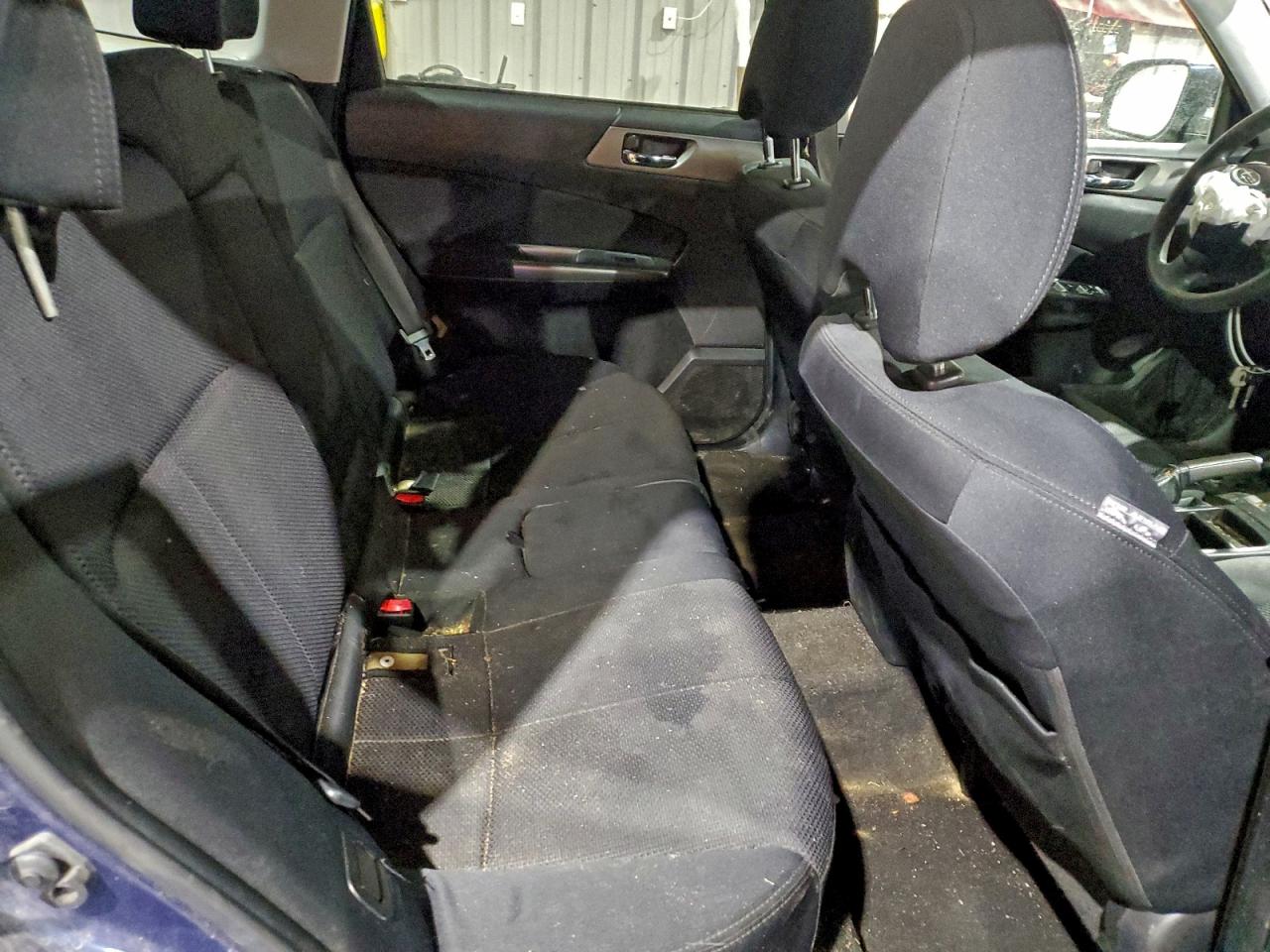 2011 SUBARU FORESTER photo 21