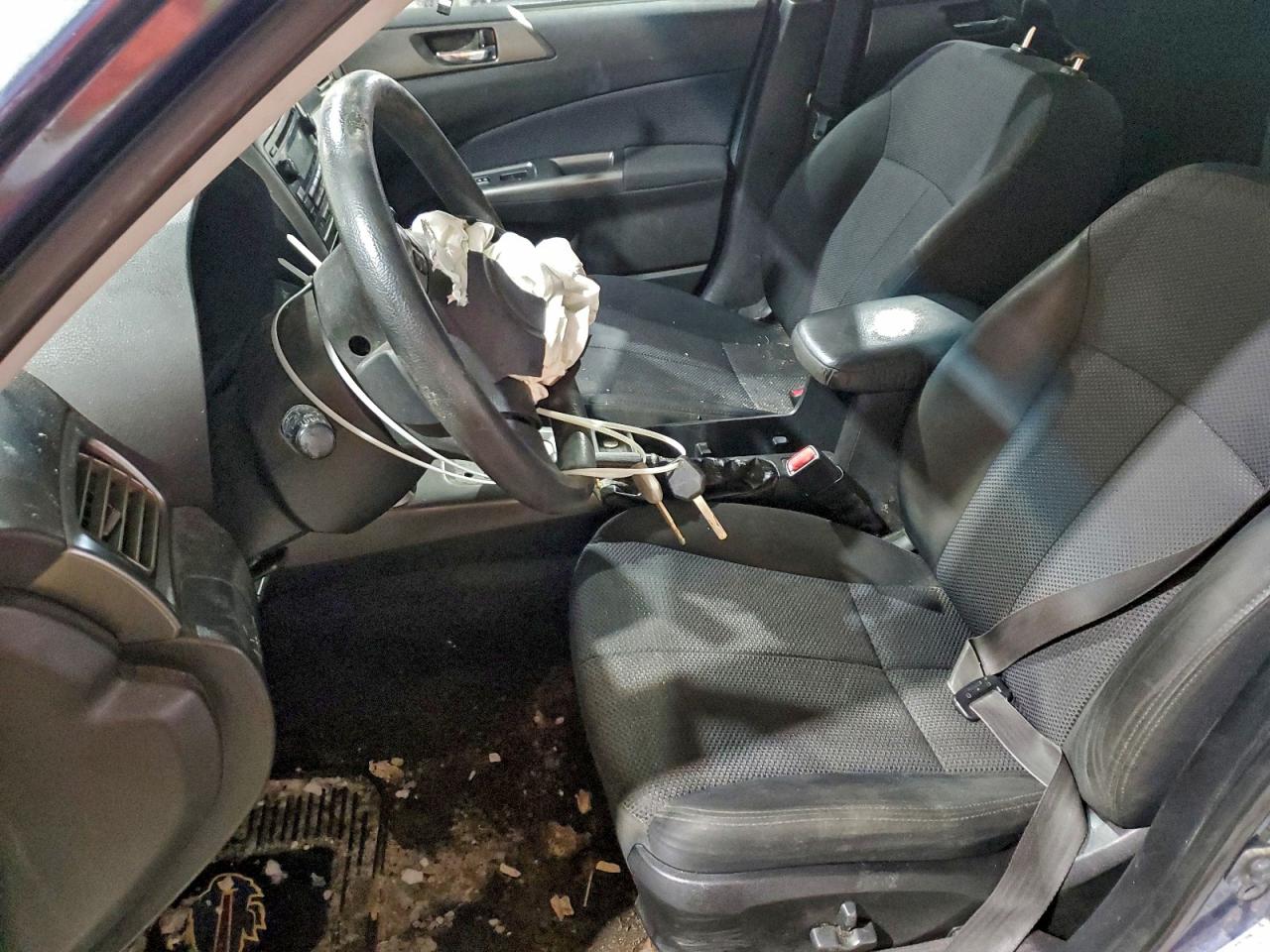 2011 SUBARU FORESTER photo 13