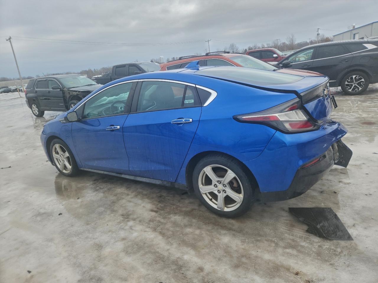 2017 CHEVROLET VOLT LT photo 2