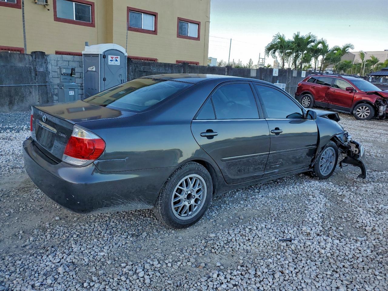 2006 TOYOTA CAMRY LE photo 3