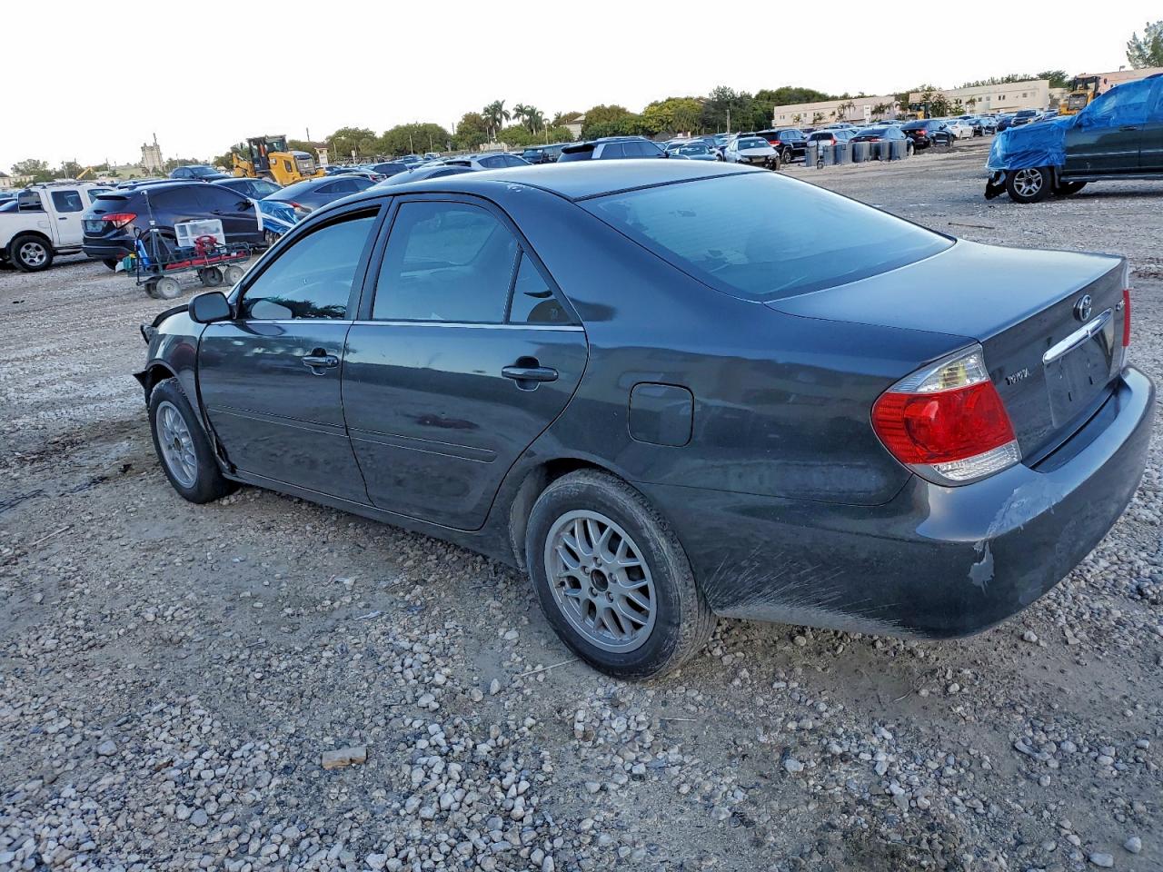2006 TOYOTA CAMRY LE photo 2