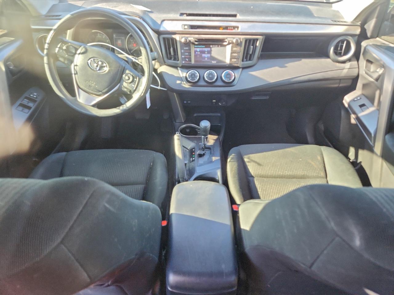 2018 TOYOTA RAV4 LE photo 8