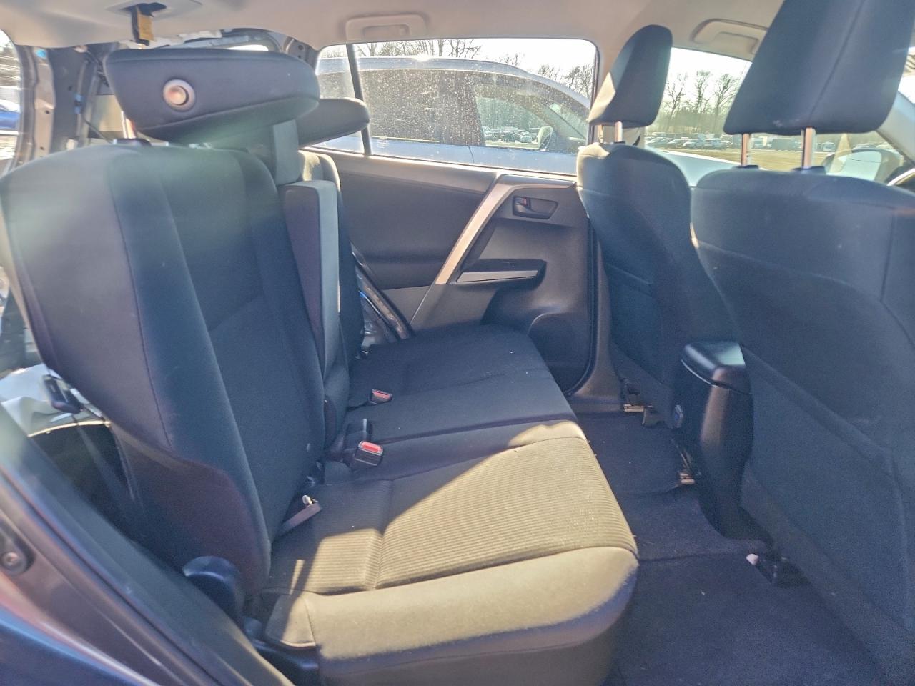 2018 TOYOTA RAV4 LE photo 11