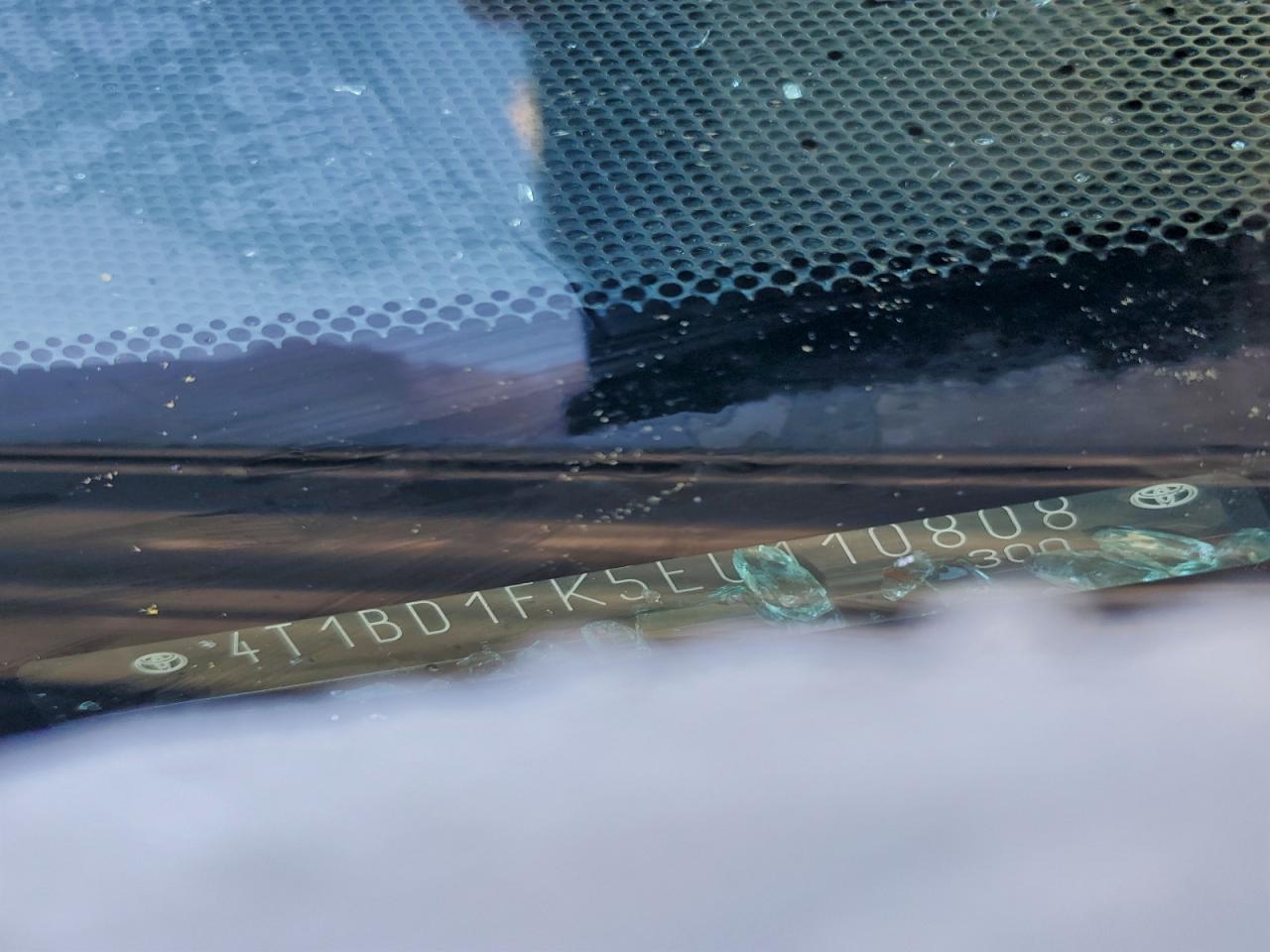 2014 TOYOTA CAMRY HYBRID photo 25
