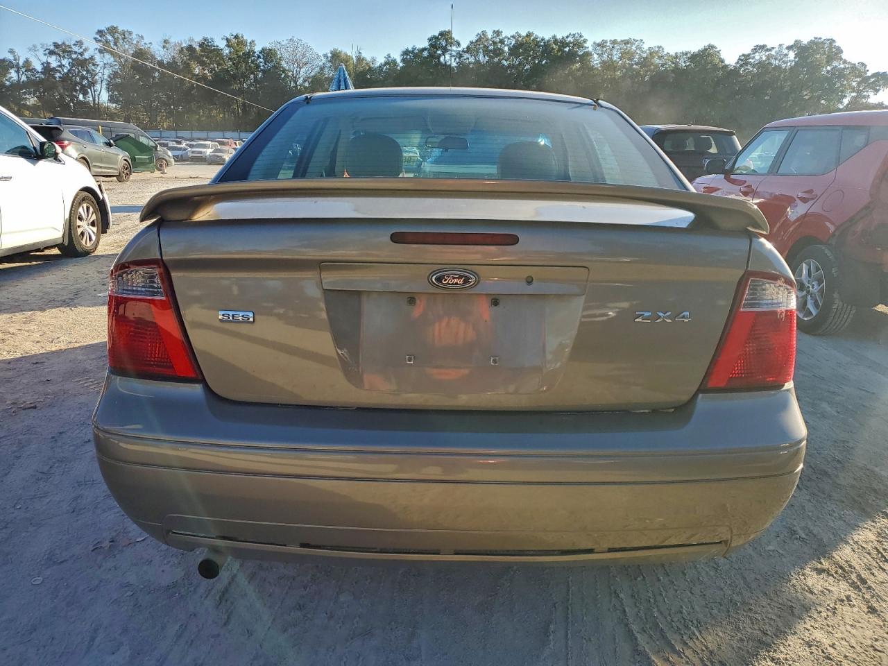2005 FORD FOCUS ZX4 photo 11