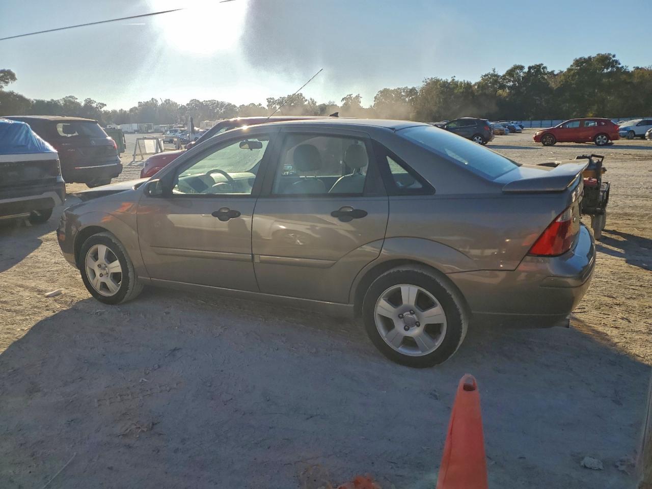 2005 FORD FOCUS ZX4 photo 3