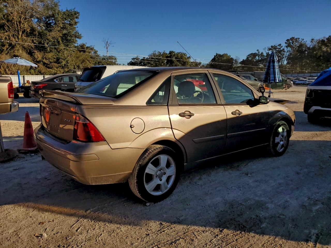 2005 FORD FOCUS ZX4 photo 5