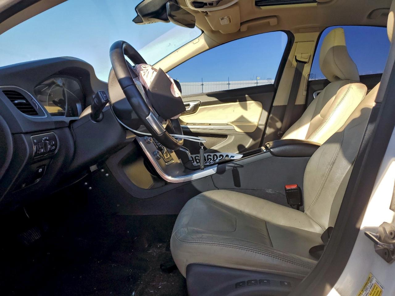 2017 VOLVO S60 photo 13