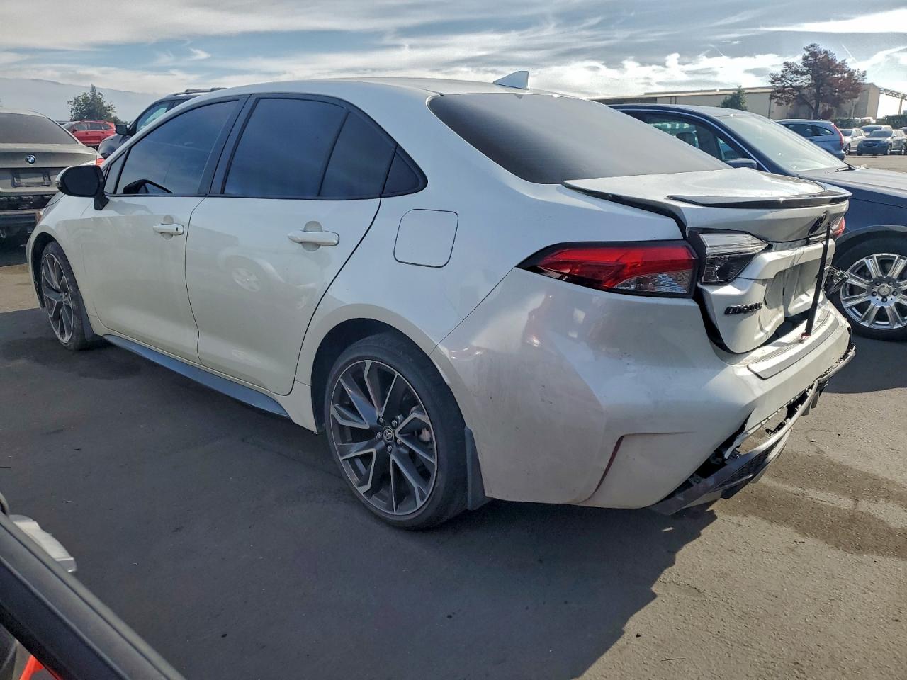 2021 TOYOTA COROLLA XSE photo 2