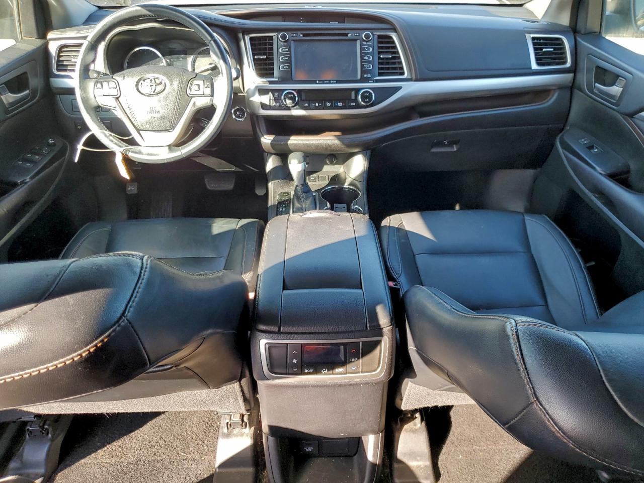 2016 TOYOTA HIGHLANDER XLE photo 8