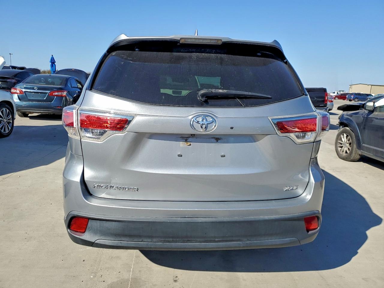 2016 TOYOTA HIGHLANDER XLE photo 6