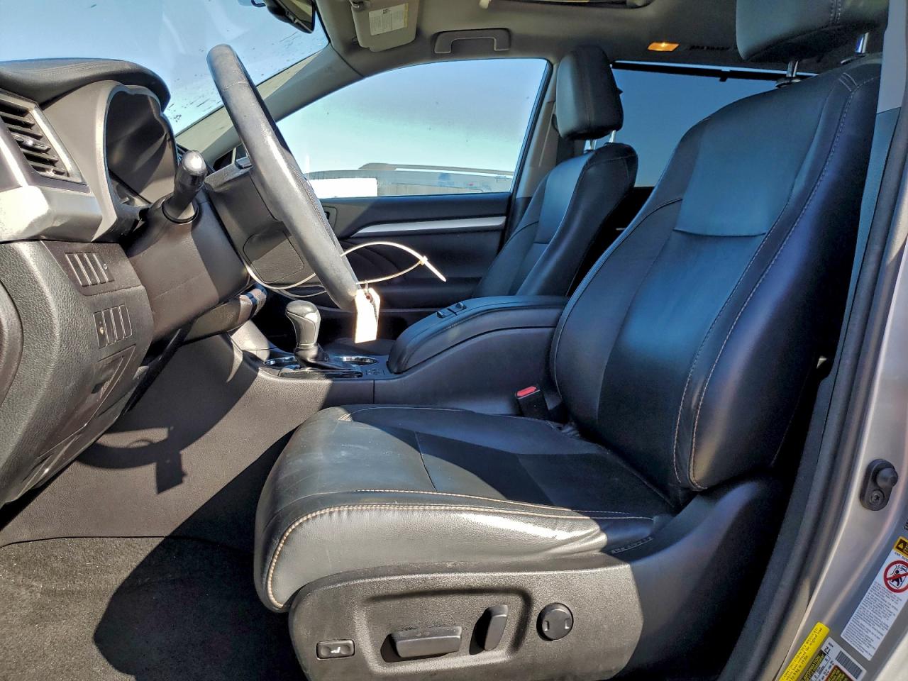 2016 TOYOTA HIGHLANDER XLE photo 7