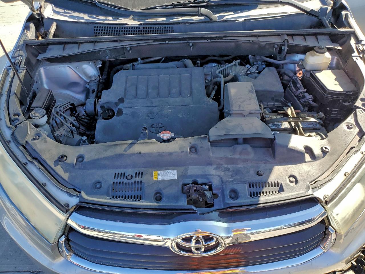 2016 TOYOTA HIGHLANDER XLE photo 12