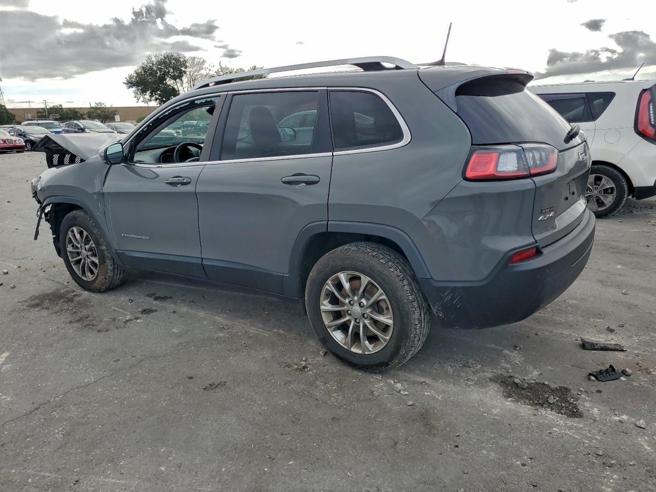2021 JEEP CHEROKEE LATITUDE PLUS photo 2