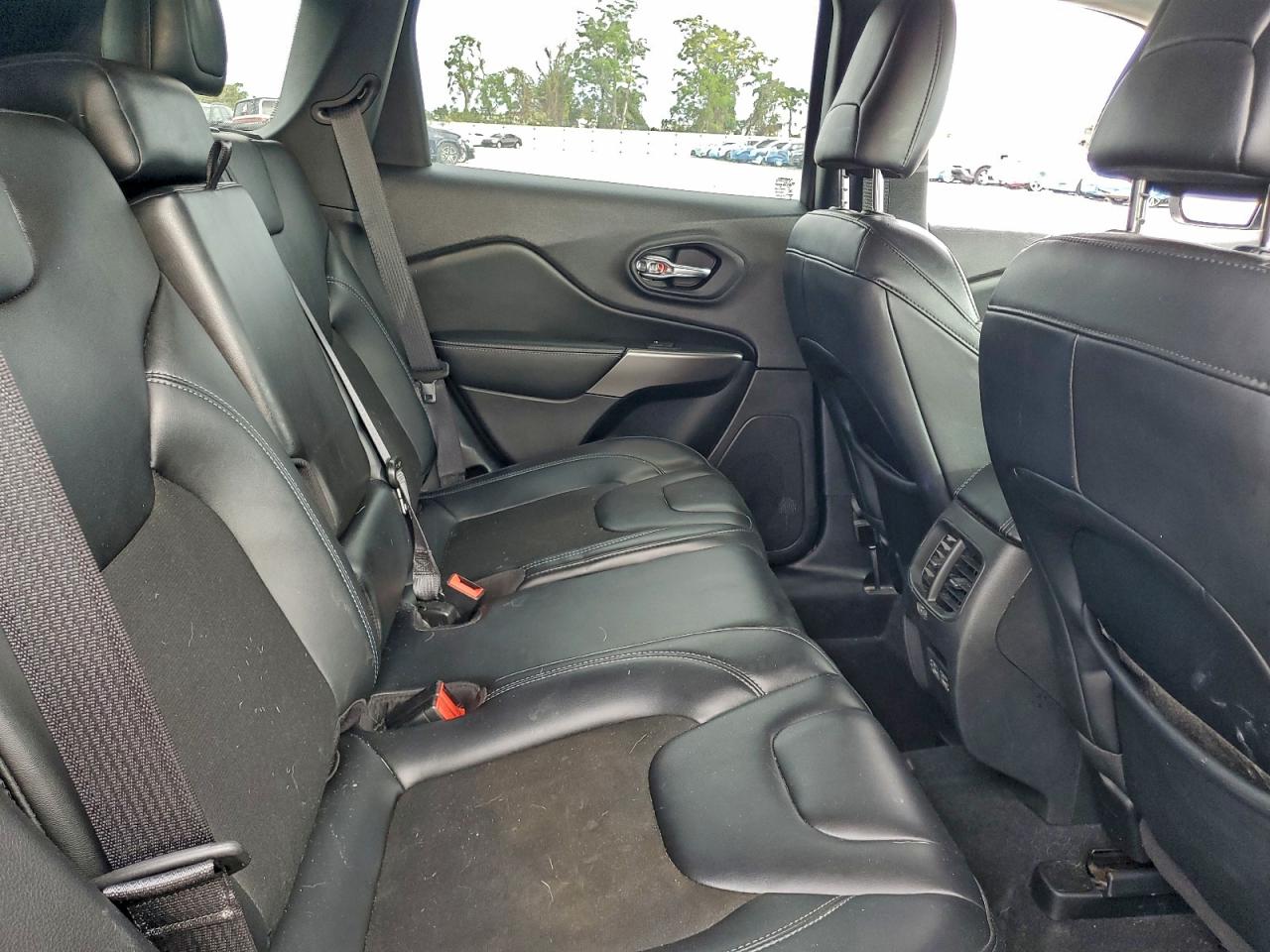2021 JEEP CHEROKEE LATITUDE PLUS photo 11