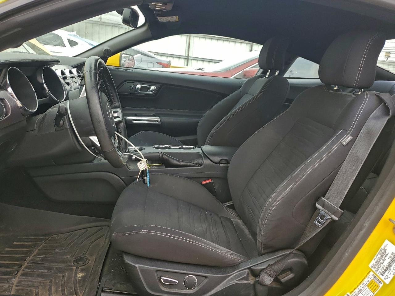 2016 FORD MUSTANG photo 14