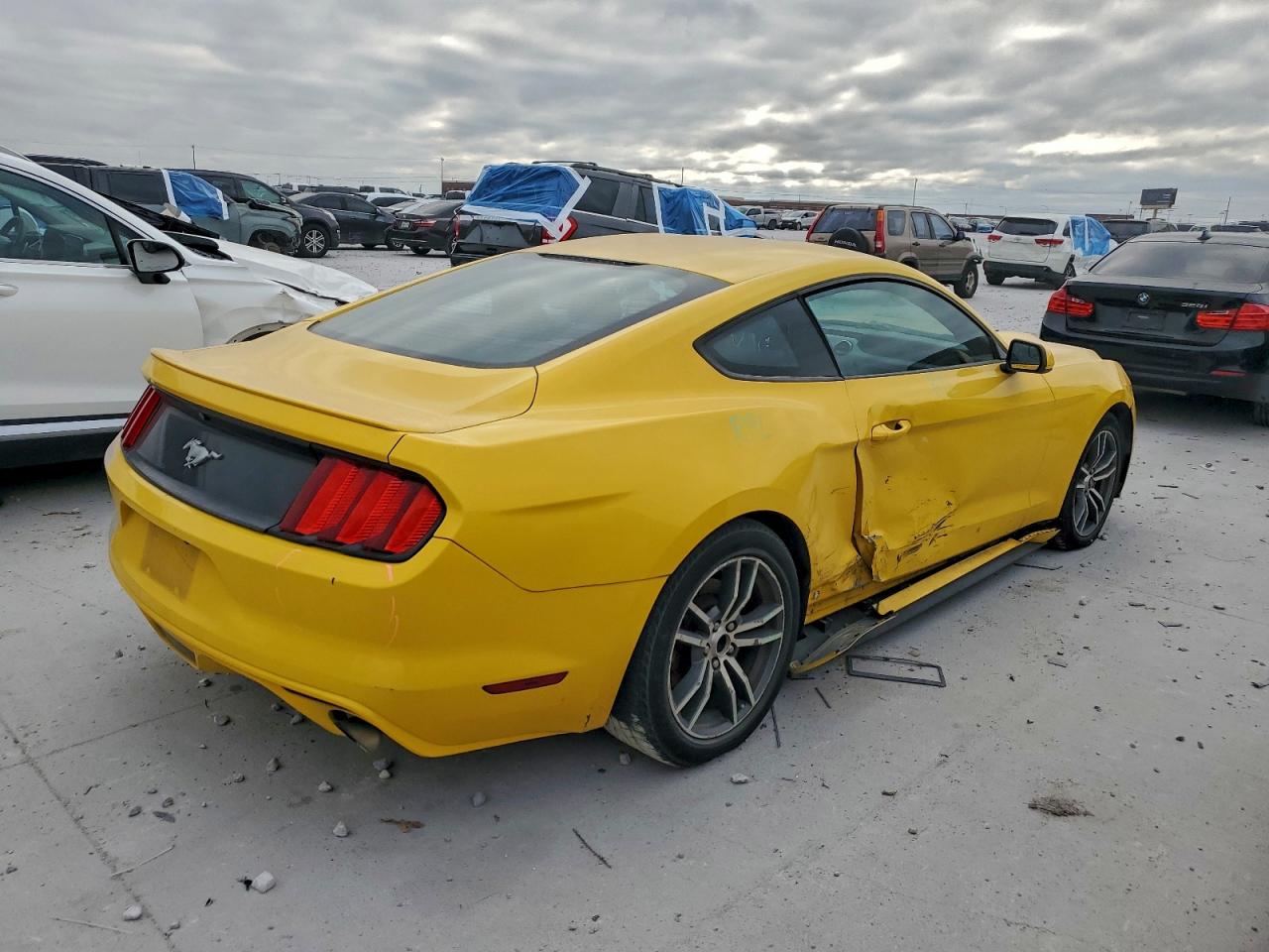 2016 FORD MUSTANG photo 5