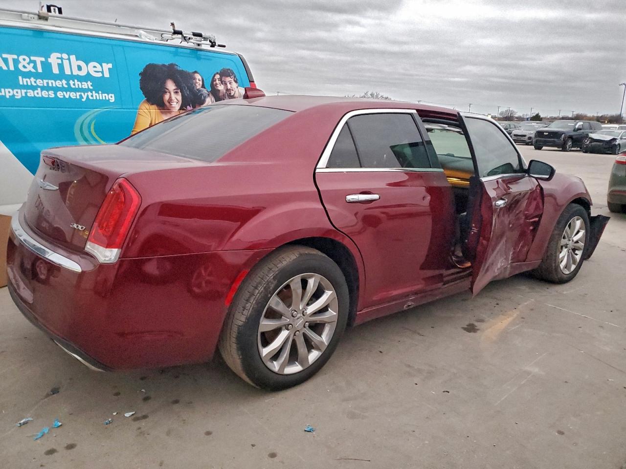 2020 CHRYSLER 300 LIMITED photo 3