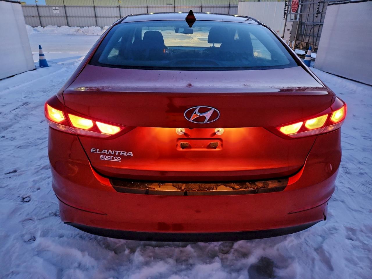 2017 HYUNDAI ELANTRA SE photo 6