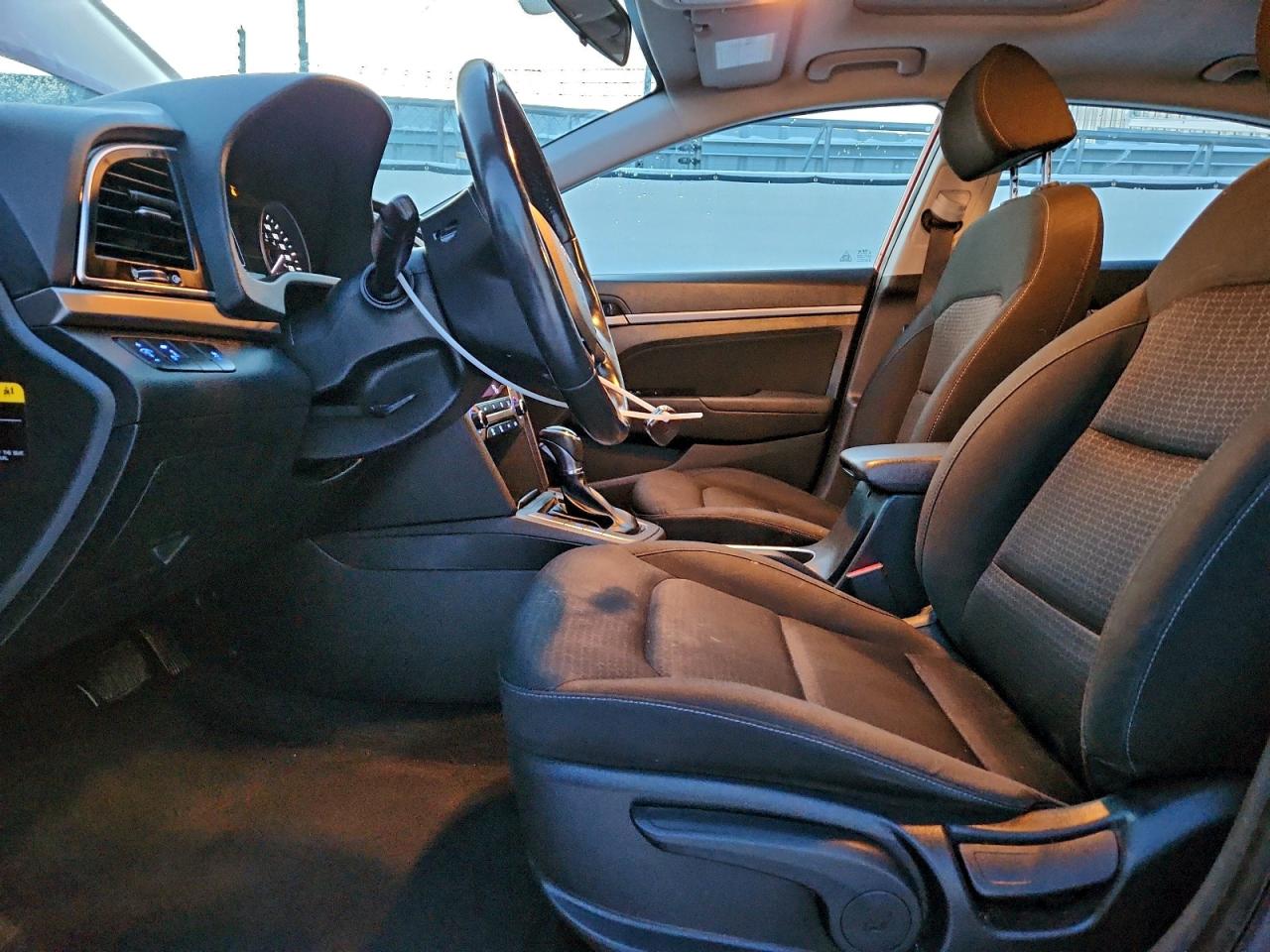 2017 HYUNDAI ELANTRA SE photo 7